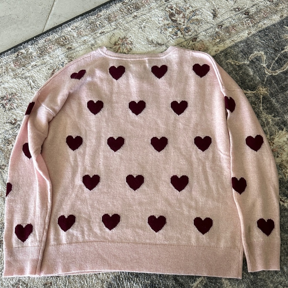 Christian Siriano Cashmere Pink Crewneck Sweater with Burgundy Heart Motif - Picture 4 of 7